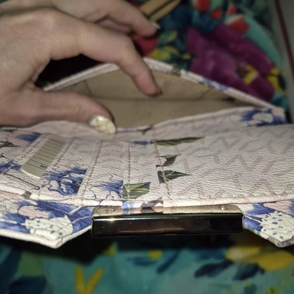 ⚜️NWT⚜️ Jones New York Elegant Floral Women's Wallet/Wristlet 💠 - Picture 4 of 7